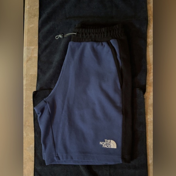 brand new the north face shorts men’s small - Picture 1 of 5